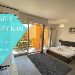  Apartment Centre De Beausoleil, Climatise, Wifi, Terrasse.